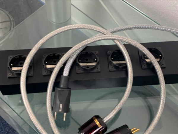 Dillenhöfer Sound Systems netfilter en stekkerblok - Afbeelding 4